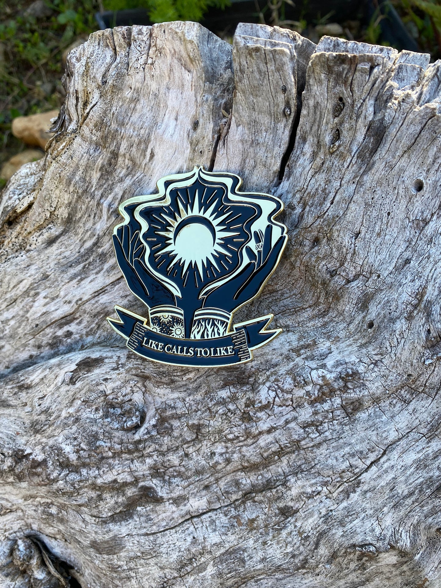 Shadow and Bone Black and Gold Quote Enamel Pin Six of Crows